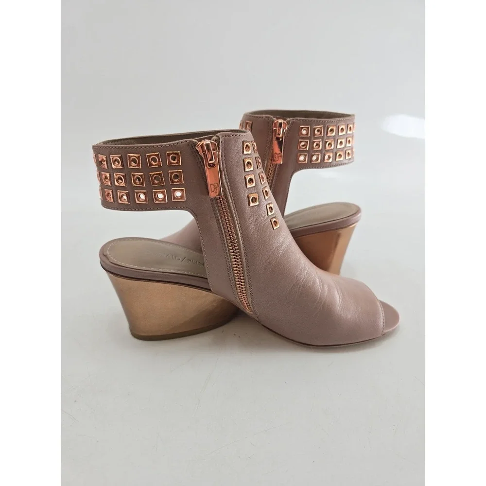 Donald Pliner Janesp Peep-toe Booties Beige Leather with Stud Details Sz 8.5‎